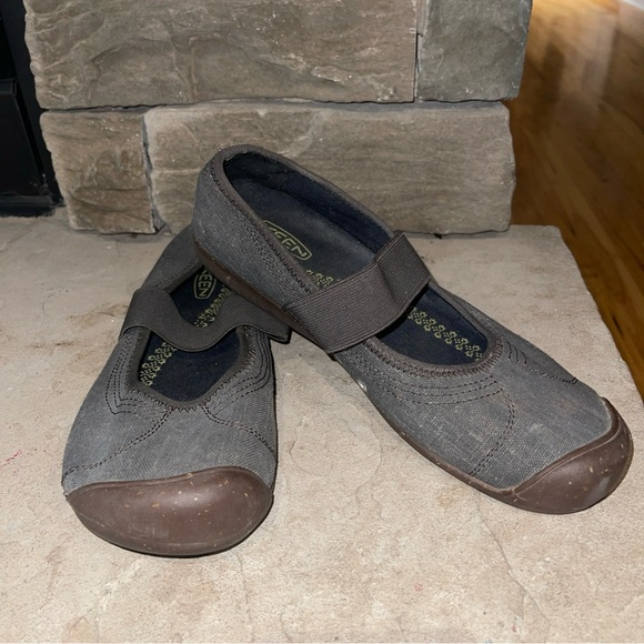 Keen Womens Sienna Mary Jane Shoe Size 9 Gray Canvas Slip On Flat Comfy Casual - Picture 1 of 6